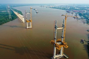 Thi công xây dựng cầu Bình Khánh thuộc Gói thầu J1, Dự án cao tốc Bến Lức - Long Thành.