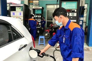 Theo TS Phạm Thế Anh, quỹ bình ổn xăng dầu là một “sáng tạo” của Việt Nam nhưng chưa giúp bình ổn giá.