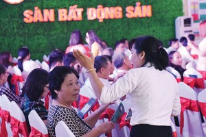 Người làm môi giới bất động sản rất nhớ quang cảnh đông đúc này. Ảnh: Dũng Minh 