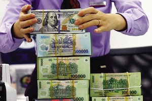 NHNN hút ròng hơn 23.000 tỷ đồng phiên đầu tuần, lãi suất liên ngân hàng hạ nhiệt nhẹ 