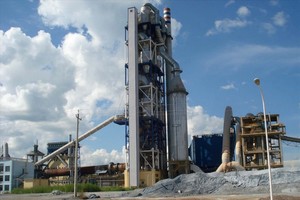 Trạm nghiền của Nhà máy Xi măng Đại Việt - Dung Quất tại Khu kinh tế Dung Quất.