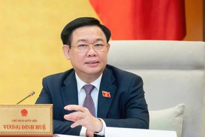 Chủ tịch Quốc hội Vương Đình Huệ phát biểu tại phiên họp