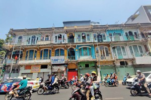 Chung cư 440 Trần Hưng Đạo đã di dời dân, nhưng chưa kêu gọi được nhà đầu tư xây dựng mới. Ảnh: Ngô Sơn