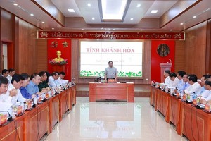 Thủ tướng Phạm Minh Chính đề nghị tỉnh Khánh Hòa cần cải thiện môi trường đầu tư kinh doanh. Ảnh: TTXVN