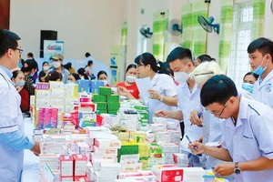 Với các giải pháp tình thế của Bộ Y tế, nguồn cung ứng thuốc có cải thiện, song vẫn rất thiếu