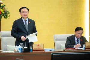 Chủ tịch Quốc hội Vương Đình Huệ phát biểu khai mạc phiên họp.