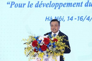 Chủ tịch UBND Thành phố Hà Nội Trần Sỹ Thanh phát biểu tại Lễ bế mạc.