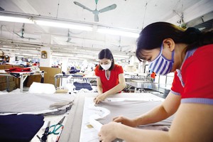 Quyết định kịp thời của Ủy ban Thường vụ Quốc hội về nới trần làm thêm giờ có ý nghĩa rất lớn đối với các doanh nghiệp dệt may. Ảnh: Đức Thanh