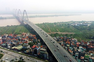 Hạ tầng giao thông cũng là yếu tố phải cải thiện nhiều. Ảnh: Dũng Minh 