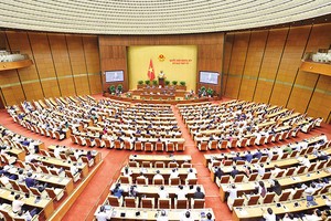 Kỳ họp thứ năm, Quốc hội khóa XV sẽ họp tập trung tại Nhà Quốc hội theo 2 đợt. Trong ảnh: Một phiên họp toàn thể của Kỳ họp thứ tư