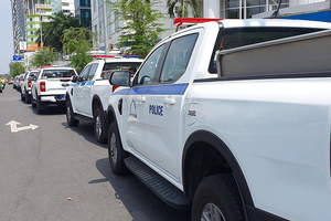 Công an quận 1 tới kiểm tra Công ty tài chính Shinhan.