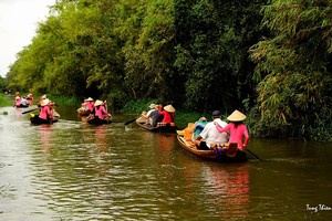 Du khách trải nghiệm khu du lịch sinh thái Gáo Giồng - Đồng Tháp