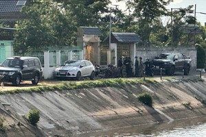 Khám xét nhà Thảo "lụi"