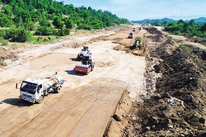 Đã có chuyển biến khá tích cực trong giải ngân vốn đầu tư công. Ảnh: Đức Thanh