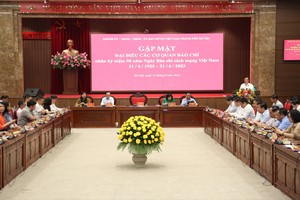 Bí thư Thành ủy Hà Nội Đinh Tiến Dũng cho biết, TP. Hà Nội sẽ khởi công dự án Vành đai 4 - Vùng Thủ đô vào ngày 25/6, tại 4 điểm.