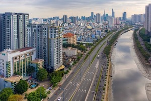 Thị trường bất động sản bắt đầu rơi vào tình trạng “đóng băng” từ cuối năm ngoái. Ảnh: Chí Hùng