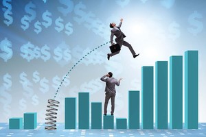 Số người giàu và siêu giàu tăng nhanh làm tăng tương ứng nhu cầu quản lý tài sản và đảm bảo an toàn tài sản.