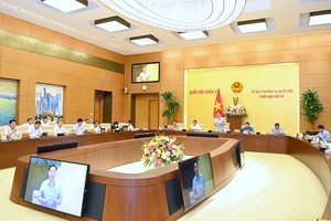 Chủ tịch Quốc hội Vương Đình Huệ khai mạc phiên họp thứ 25 của Ủy ban Thường vụ Quốc hội . 