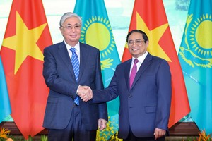 Thủ tướng Phạm Minh Chính tiếp Tổng thống Kazakhstan Kassym-Jomart Tokayev đang có chuyến thăm chính thức đến Việt Nam (Ảnh: VGP/Nhật Bắc) 