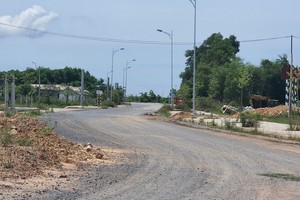 Một đoạn của tuyến tránh đi qua TP. Đông Hà chưa được khớp nối đồng bộ do vẫn còn 4,26km chiều dài chưa được đầu tư xây dựng.