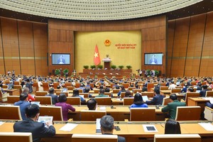 Các nhiệm vụ lập pháp nhiệm kỳ này sẽ được rà soát tại Hội nghị toàn quốc lần thứ nhất triển khai luật, nghị quyết của Quốc hội khóa XV diễn ra ngày 6/9. Trong ảnh - Một phiên họp toàn thể của Quốc hội đương nhiệm. 