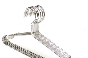 Mỹ tiếp tục áp thuế chống bán phá giá 220,68% đối với mắc áo thép nhập khẩu từ Việt Nam.