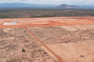 Thi công hạng mục đường cất hạ cánh Cảng hàng không Phan Thiết.