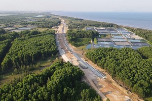 Tuyến đường ven biển từ Nghi Sơn đến Cửa Lò là một trong những dự án trọng điểm đang được triển khai thi công