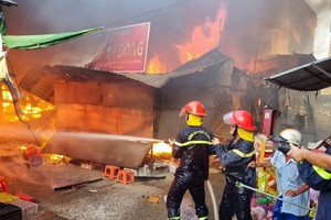 Chủ tịch Hà Nội chỉ đạo xử lý vi phạm phòng cháy chữa cháy “không có vùng cấm, không có ngoại lệ” 