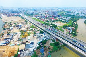 Quỹ đất dọc theo các trục hạ tầng giao thông lớn vẫn đang chờ khai thác 