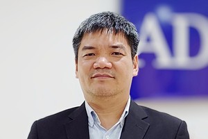 Ông Nguyễn Bá Hùng, Chuyên gia kinh tế trưởng Ngân hàng Phát triển châu Á (ADB)