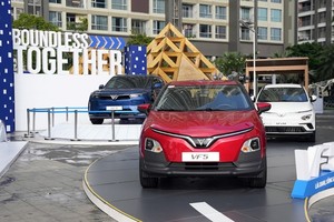 Doanh nghiệp tuần qua: Coteccons ra nước ngoài; VinFast đến Ấn Độ; FPT Retail mở trung tâm tiêm chủng