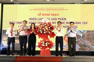 Triển lãm các sản phẩm, mẫu thiết kế hàng thủ công mỹ nghệ mới, sáng tạo huyện Thường Tín, TP. Hà Nội năm 2023 khai mạc tối 3/11.