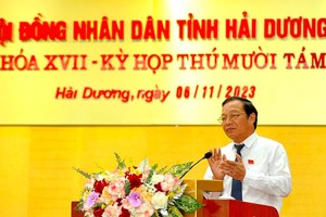 Ông Lê Văn Hiệu, Phó bí thư Thường trực Tỉnh ủy, Chủ tịch HĐND tỉnh Hải Dương phát biểu tại kỳ họp. Ảnh: Thành Chung
