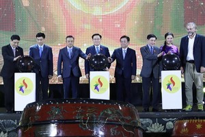 Festival Bảo tồn và Phát triển Làng nghề Việt Nam 2023 do Bộ Nông nghiệp và Phát triển nông thôn và UBND TP. Hà Nội tổ chức đã khai mạc tại Hoàng thành Thăng Long, tối 9/11.