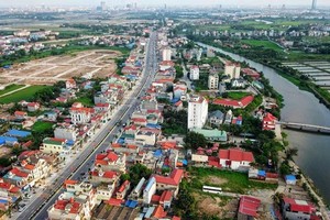 Tuyến đường 359, thị trấn Núi Đèo, huyện Thủy Nguyên chụp từ trên cao. (Nguồn ảnh: TTXVN)