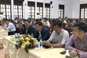 Các đại biểu dự lễ công bố quy hoạch xây dựng vùng huyện Cư M"gar đến năm 2045.