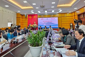 Hội thảo khoa học “Xây dựng và hoàn thiện hành lang pháp lý cho thị trường chứng khoán phái sinh” sáng ngày 24/11