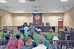 Các bị cáo tại tòa. Ảnh: Xuân Thu