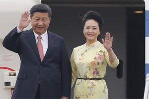 Chủ tịch Trung Quốc Tập Cận Bình và Phu nhân trong chuyến thăm Việt Nam năm 2015. (Ảnh: Giang Huy/VnExpress)