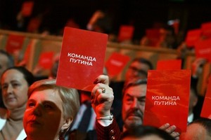 Những người tham gia tham dự cuộc họp của một nhóm cử tri ủng hộ việc Tổng thống Nga đương nhiệm Vladimir Putin tái tranh cử dưới tư cách ứng cử viên tự do vào tháng 3/2024. Ảnh: Sputnik