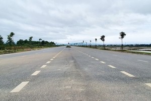 Cao tốc Cam Lộ - Lao Bảo sẽ chạy song song với Quốc lộ 9 hiện hữu. Ảnh: Ngọc Tân