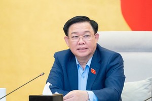 Chủ tịch Quốc hội phát biểu tại phiên họp.