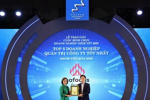 Ông Nguyễn Mạnh Cường – Giám đốc Marketing -Truyền thông Nafoods Group đại diện doanh nghiệp nhận chứng nhận