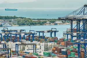 Cảng hàng hóa Piraeus gần Athens, Hy Lạp. (Ảnh: AFP/TTXVN)