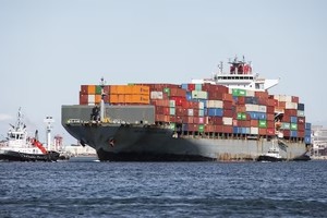 Các công ty vận tải biển buộc phải chuyển hướng tàu của họ ra khỏi Biển Đỏ sau các cuộc tấn công của phiến quân Houthi. Ảnh: AFP