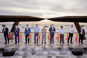 Chiều 22/12, Cầu Hôn- công trình được du khách mong đợi, chính thức được khánh thành tại Sunset Town, Phú Quốc