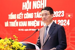 Bộ trưởng Bộ Thông tin và Truyền thông Nguyễn Mạnh Hùng phát biểu tại Hội nghị.