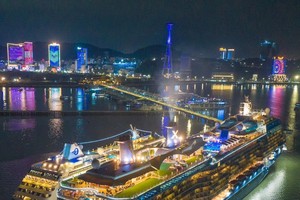 Cặp tàu khách quốc tế cùng cập Cảng tàu khách quốc tế Hạ Long trong tháng 12 năm 2023