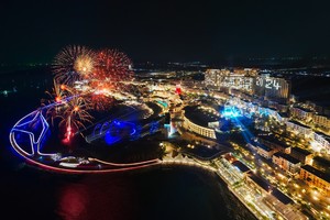 Phú Quốc: Hàng chục ngàn người đổ về Sunset Town ngắm pháo hoa, “đi chợ” đầu năm mới